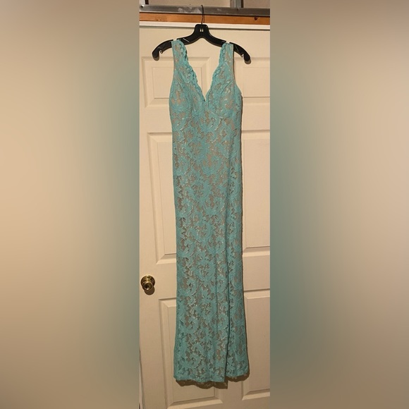 Ladies Gown - Picture 3 of 4